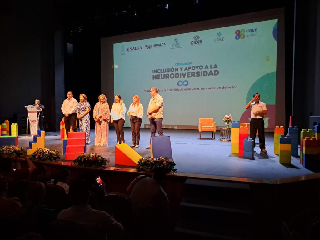 Eneyda Rocha Ruiz en la inauguración del Congreso Neurodiversidad en Culiacán