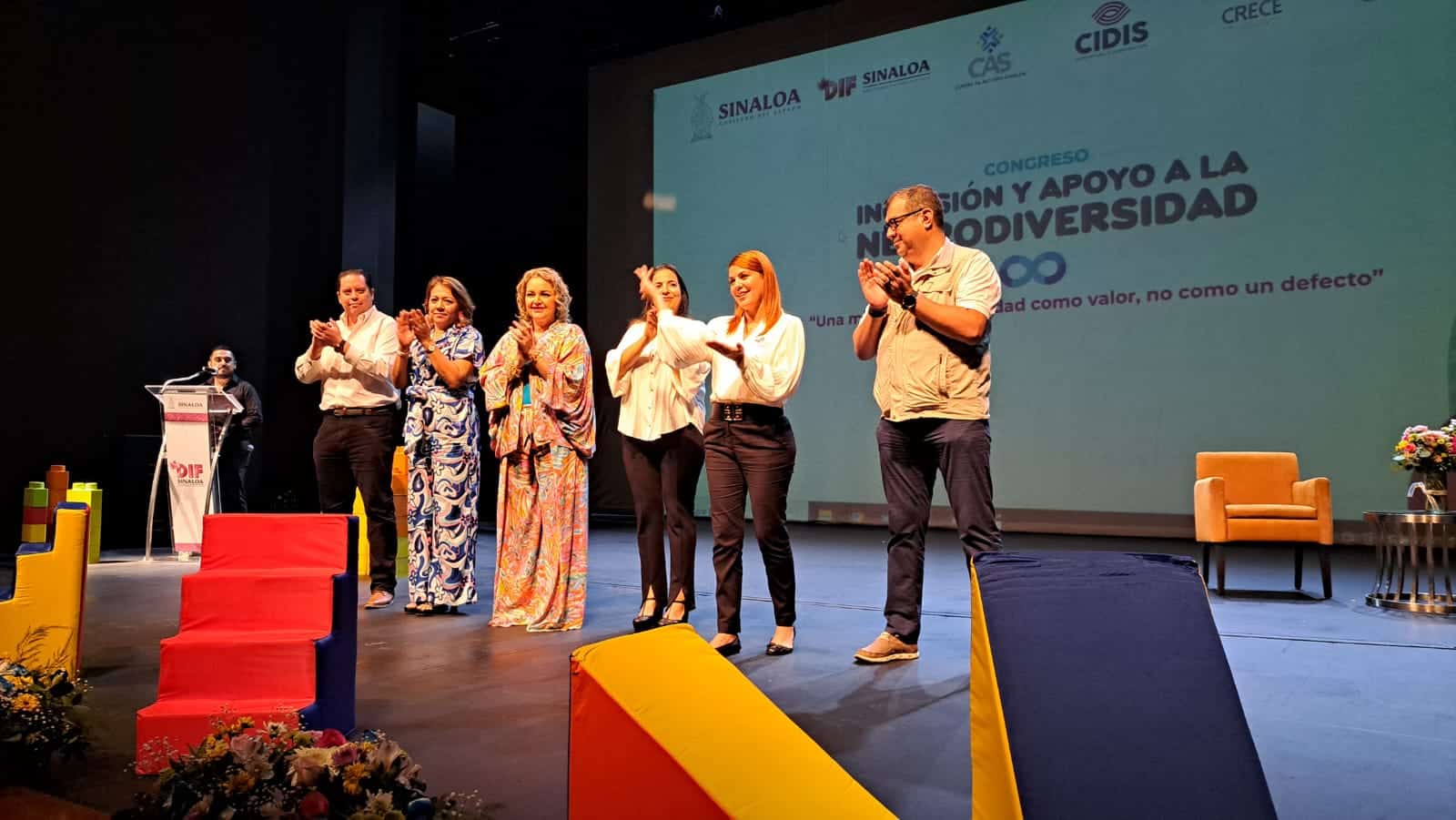 Eneyda Rocha Ruiz en la inauguración del Congreso Neurodiversidad en Culiacán