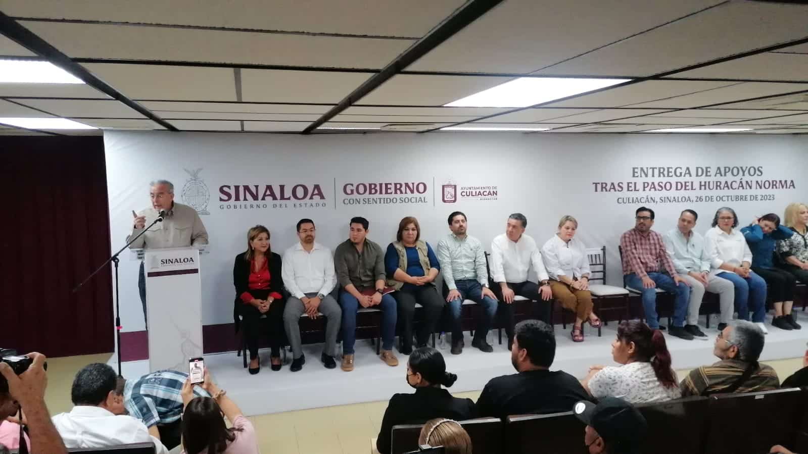 Entrega de apoyo a damnificados tras el paso de Norma