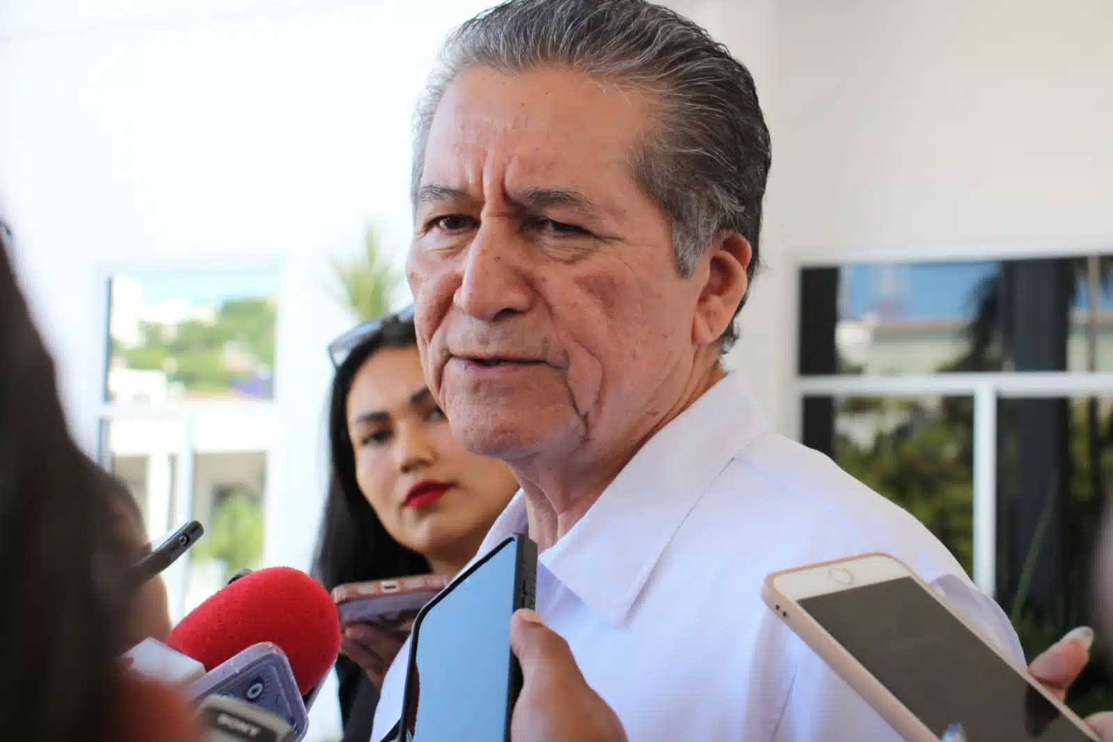 Feliciano Castro con medios de prensa