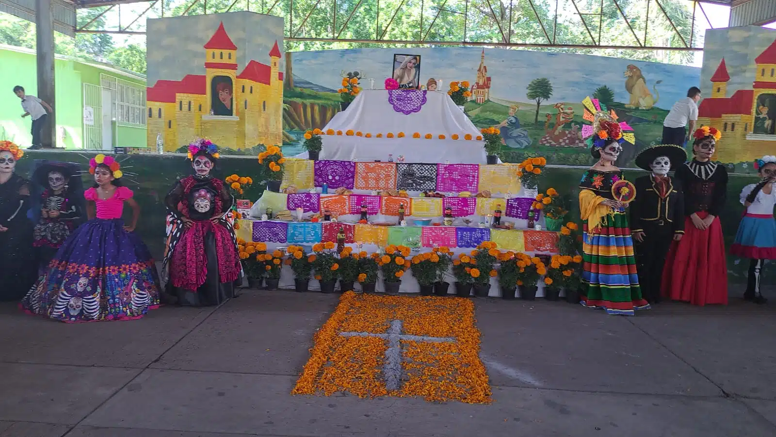 Altares y catrinas por el Día de Muertos en la Escuela Primaria Gabriela Mistral