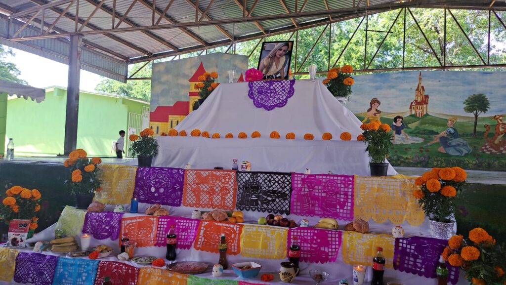 La Escuela Primaria Gabriela Mistral ubicada en Mazatlán organizó un festejo por el Día de Muertos