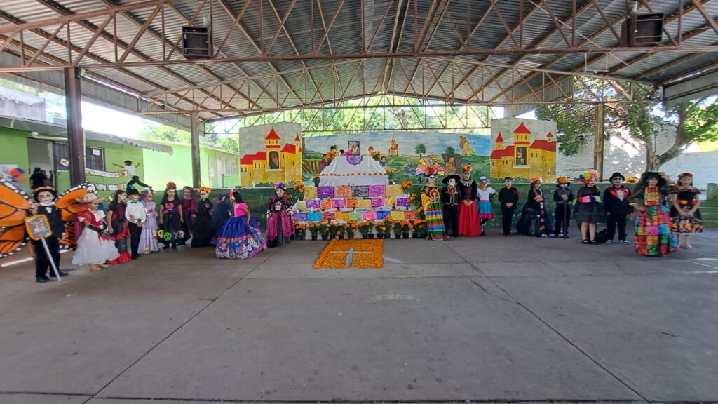 La Escuela Primaria Gabriela Mistral ubicada en Mazatlán organizó un festejo por el Día de Muertos