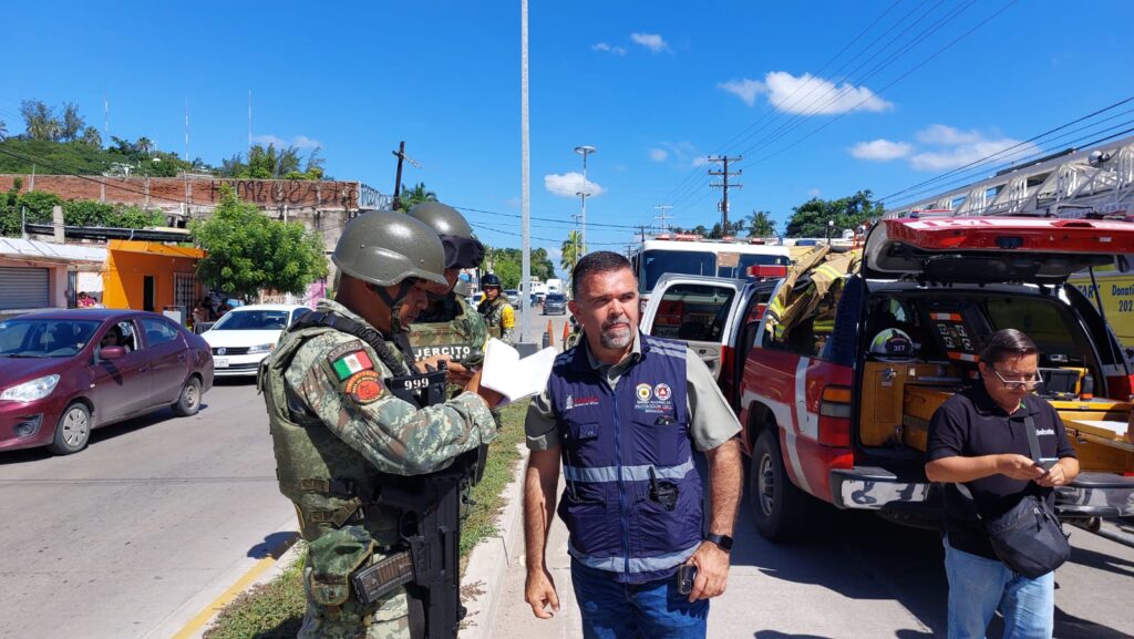 Bomberos Voluntarios Mazatlán, de Protección Civil Municipal y Estatal