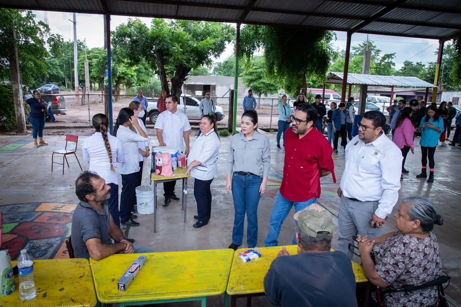 Alcalde de Culiacán revisando daños por lluvias