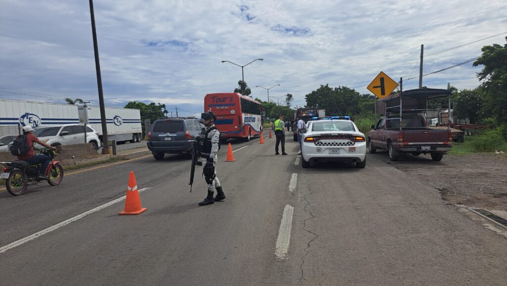 Guardia Nacional arriba al lugar del siniestro sobre la Mazatlán-Tepic