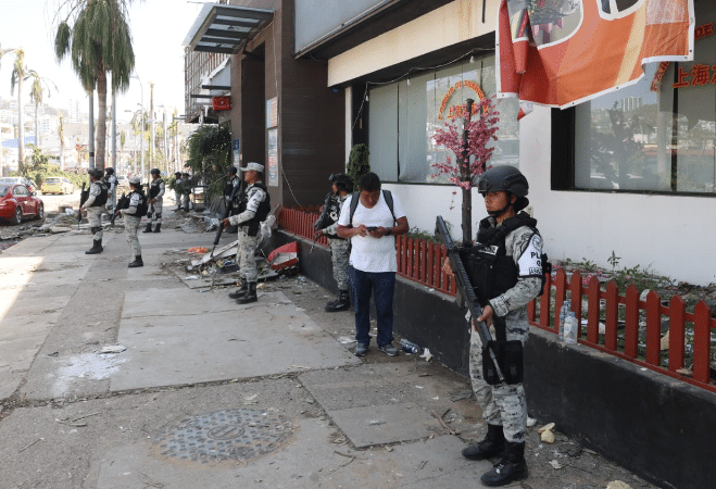 Guardia Nacional vigilando comercios