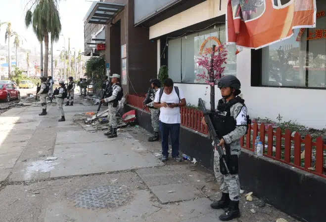 Guardia Nacional vigilando comercios