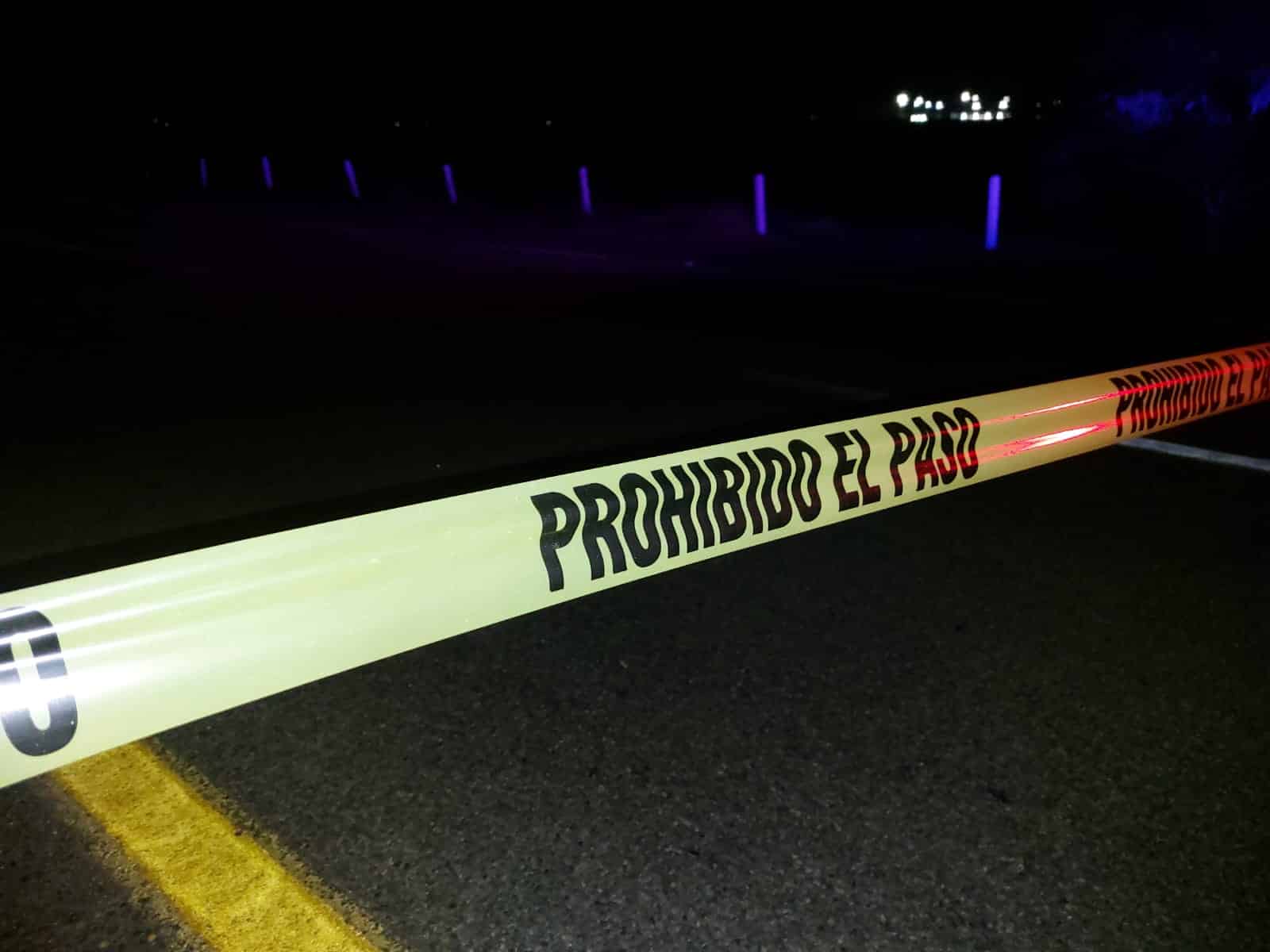 Cinta amarilla delimitando el área de un crimen en La Costerita, Culiacán