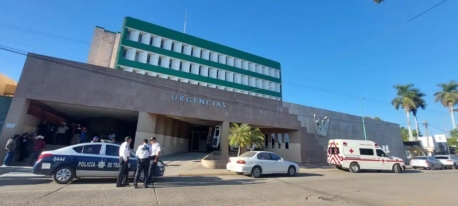 Exterior de urgencias de Instituto Mexicano del Seguro Social