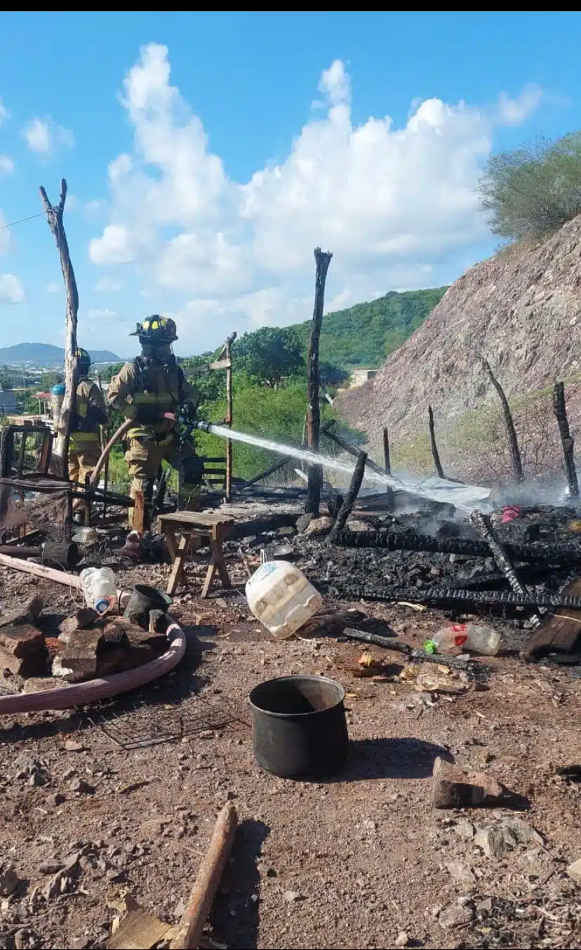 El fuego arrasó con todo lo que había en la vivienda.