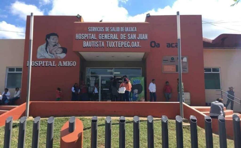 Indígena da a luz en el baño de un hospital; acusan negligencia en Oaxaca