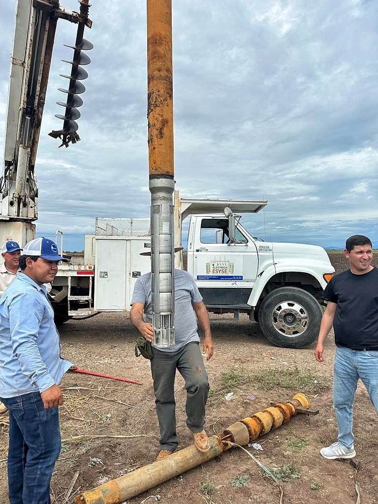 Instalan nueva bomba en pozo para mejorar la presión del agua en Angostura.