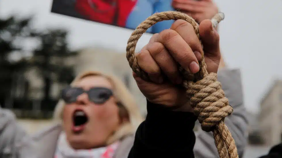 Irán aplica la pena de muerte a 27 presos durante el mes de septiembre