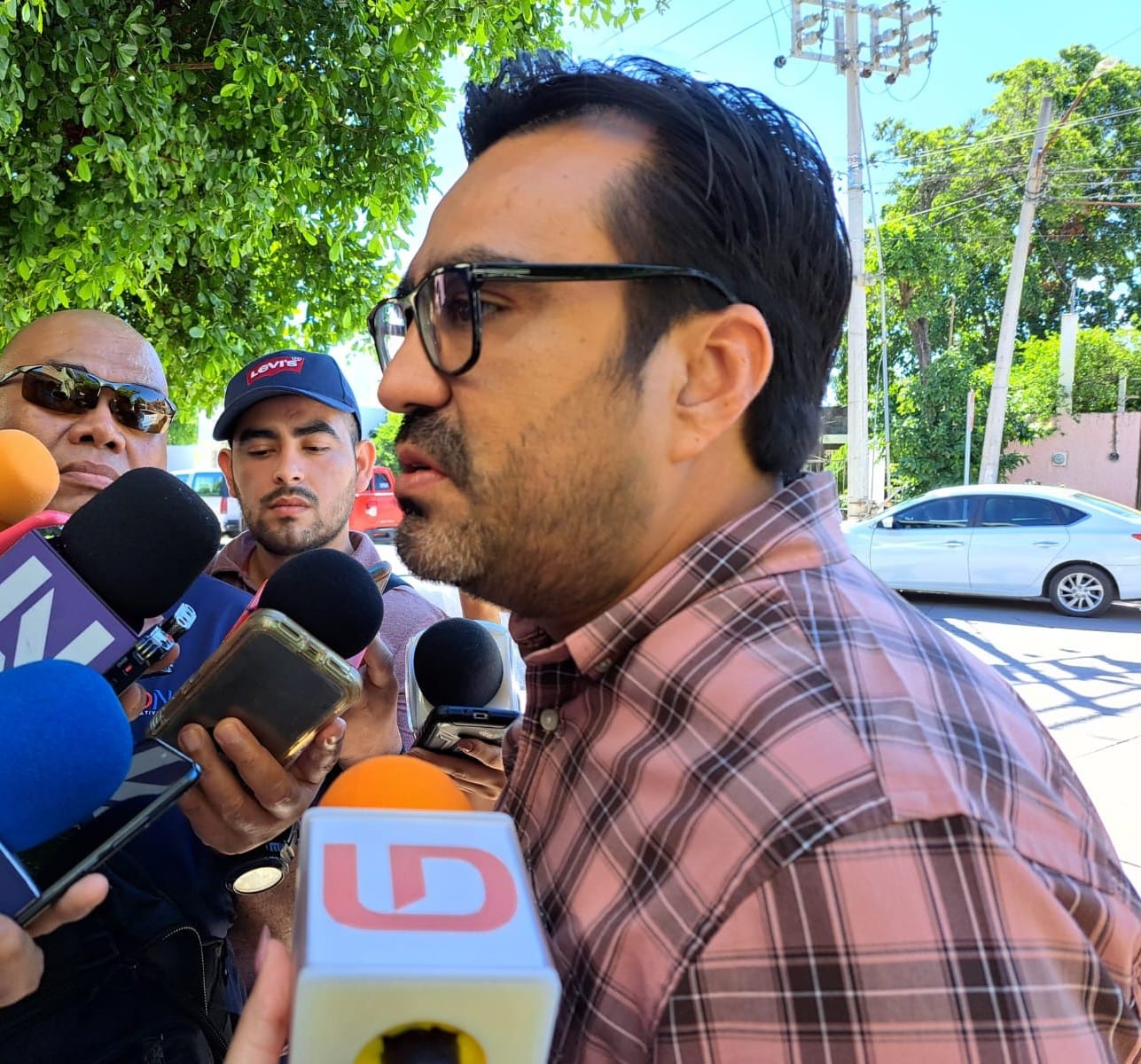Juan de Dios Gámez Mendívil en entrevista con medios de comunicación