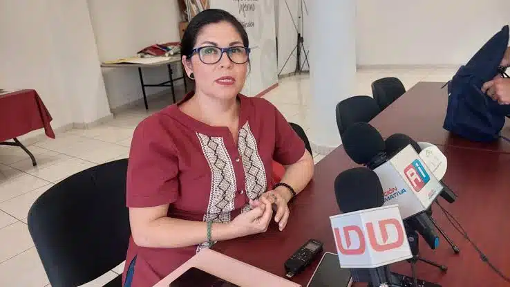 Juana Minerva Vázquez González en entrevista con medios de comunicación