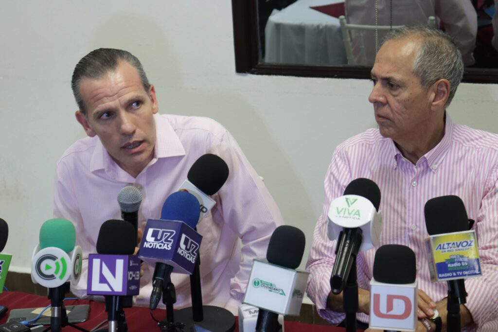 Julio César Romanillo Montoya y Gerardo Vargas Landeros 