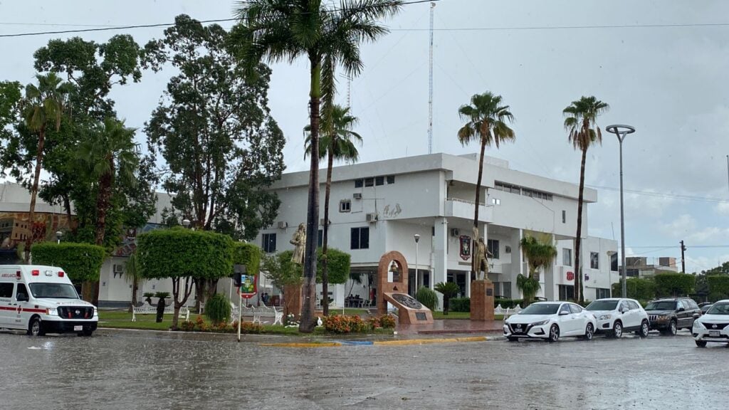 Sorprende ligera lluvia en Guamúchil