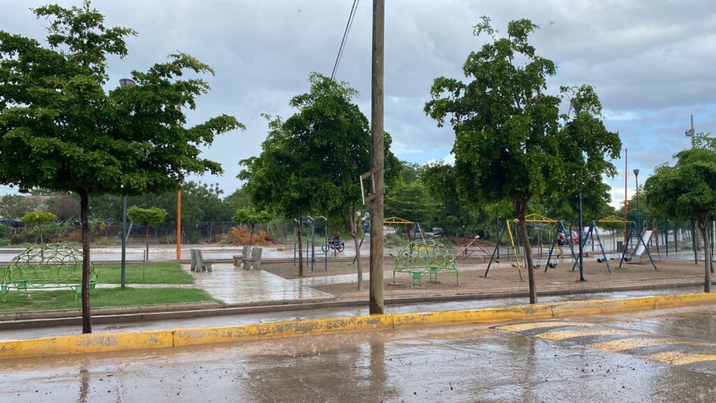 Llueve por segundo día consecutivo en Guamúchil.