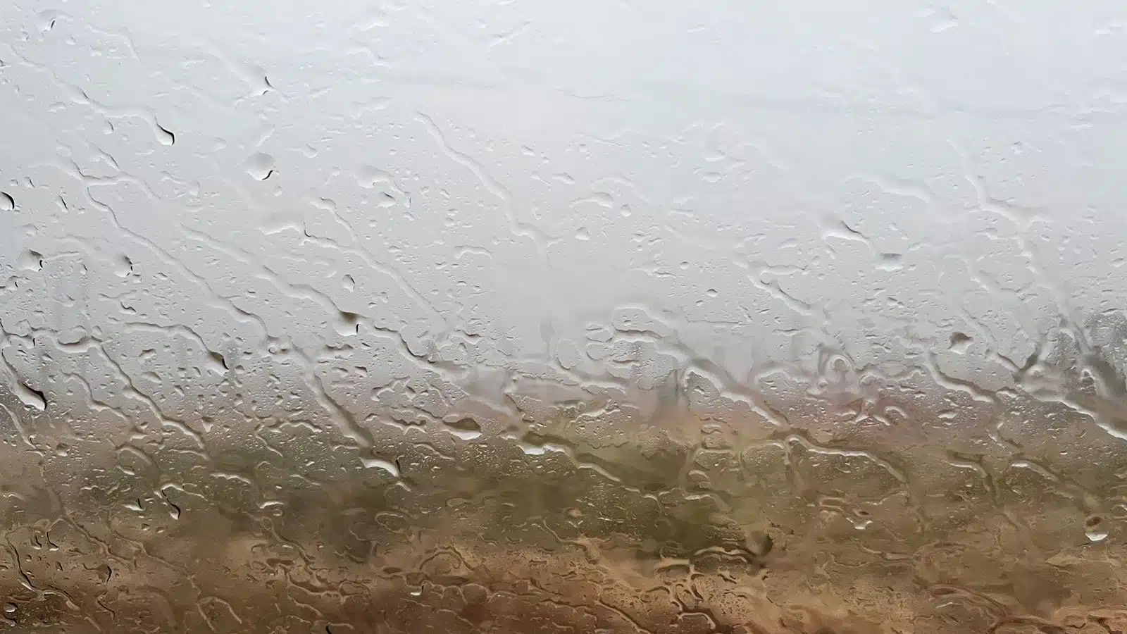 Gotas de agua sobre una ventana