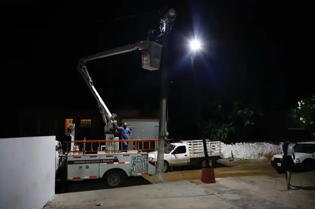 Alumbrado público en comunidades de Mazatlán