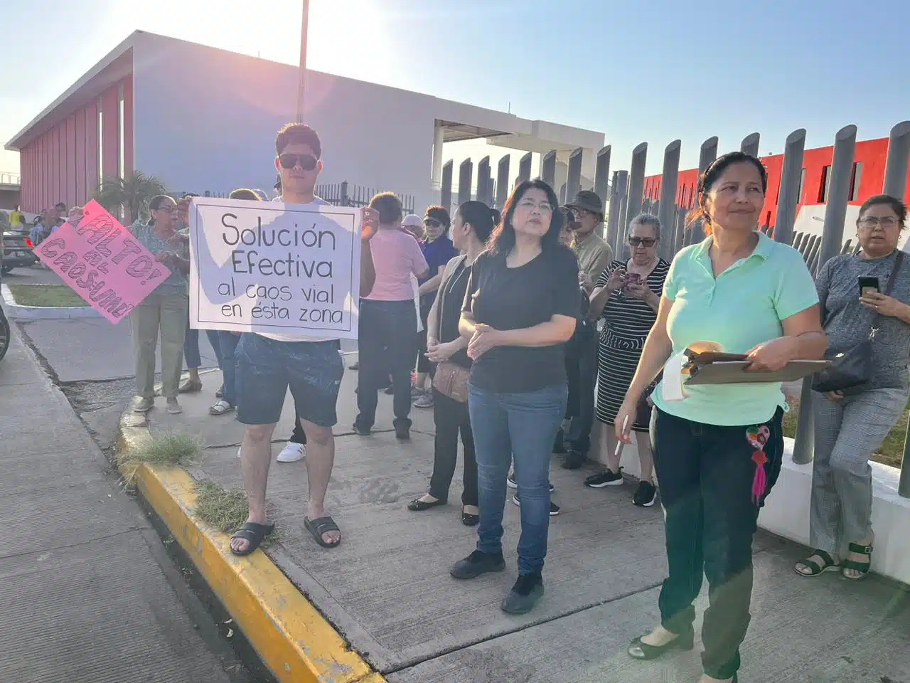 Manifestación de vecinos por mal caos vial