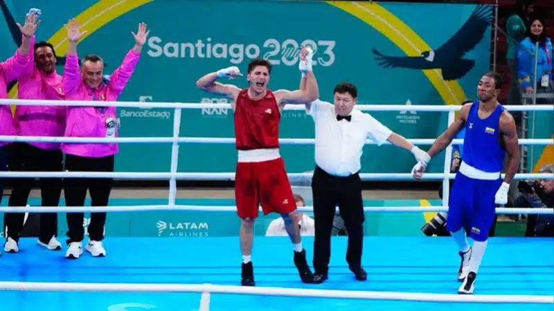 Marco Verde celebra su medalla de oro en los Juegos Panamericanos de Santiago de Chile.