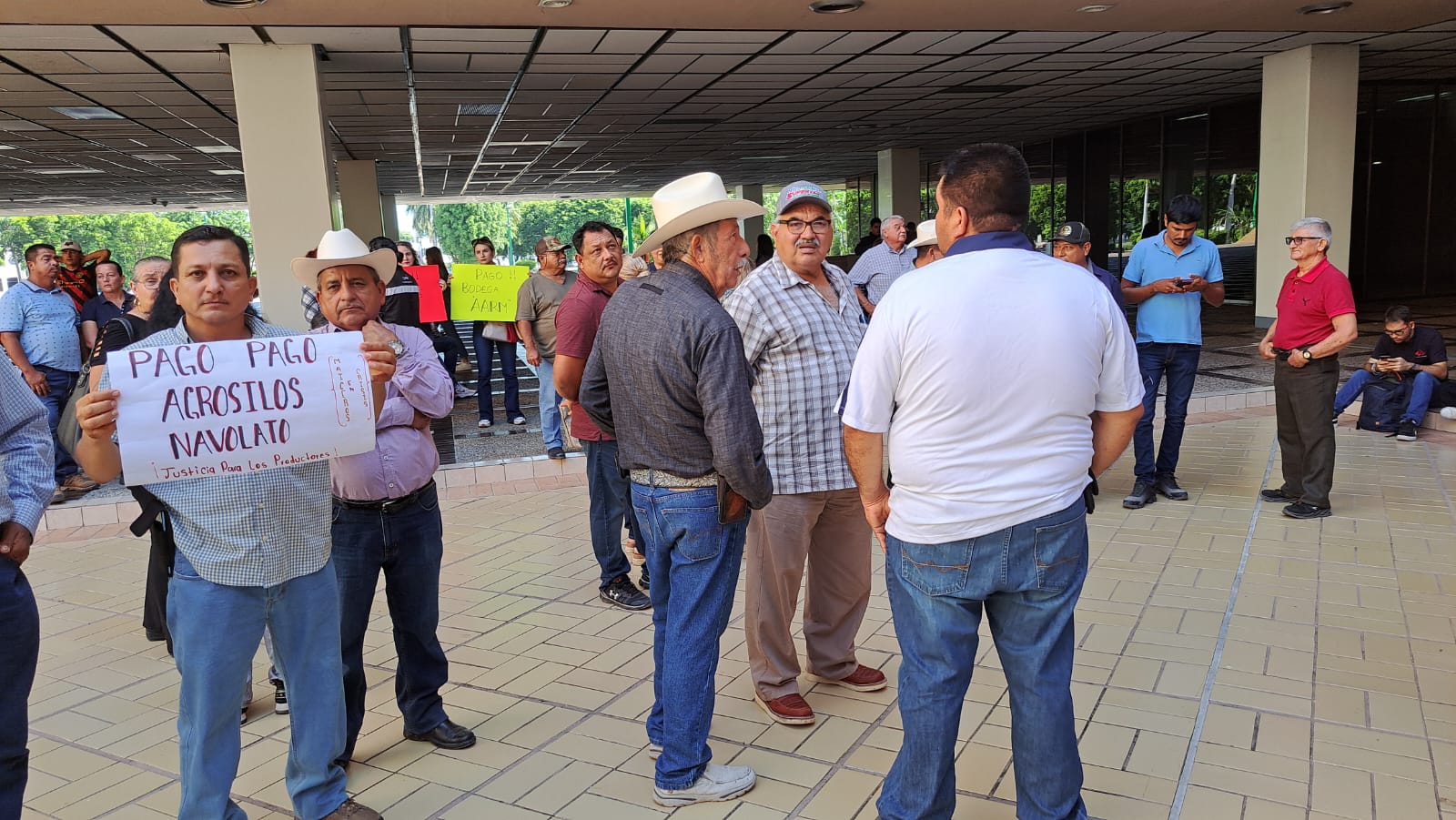 Manifestación de productores en el Palacio de Gobierno