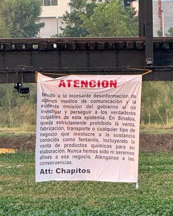 Manta de un aviso con letras