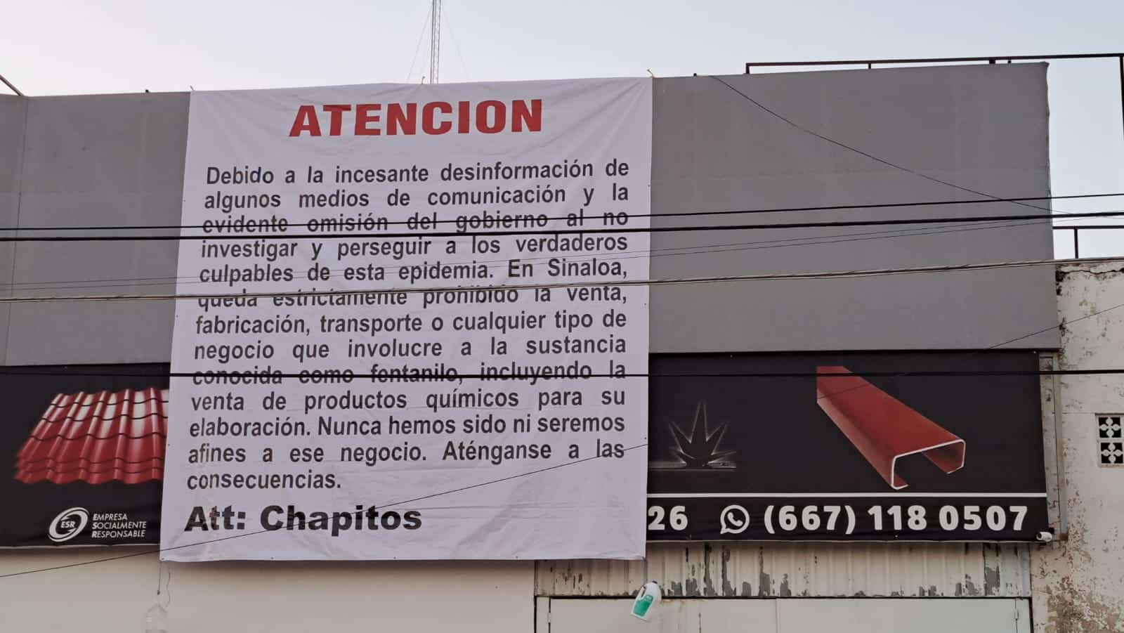 Manta de un aviso con letras