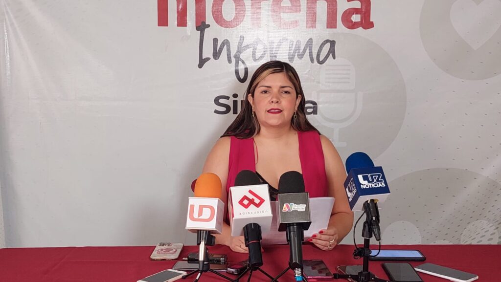 Merary Villegas Sánchez en una conferencia de prensa con medios de comunicación en Culiacán
