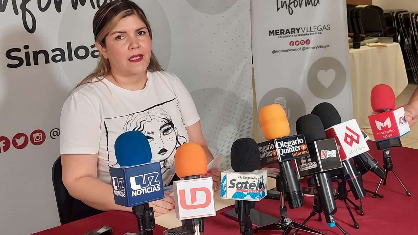 Merary Villegas Sánchez en conferencia con medios