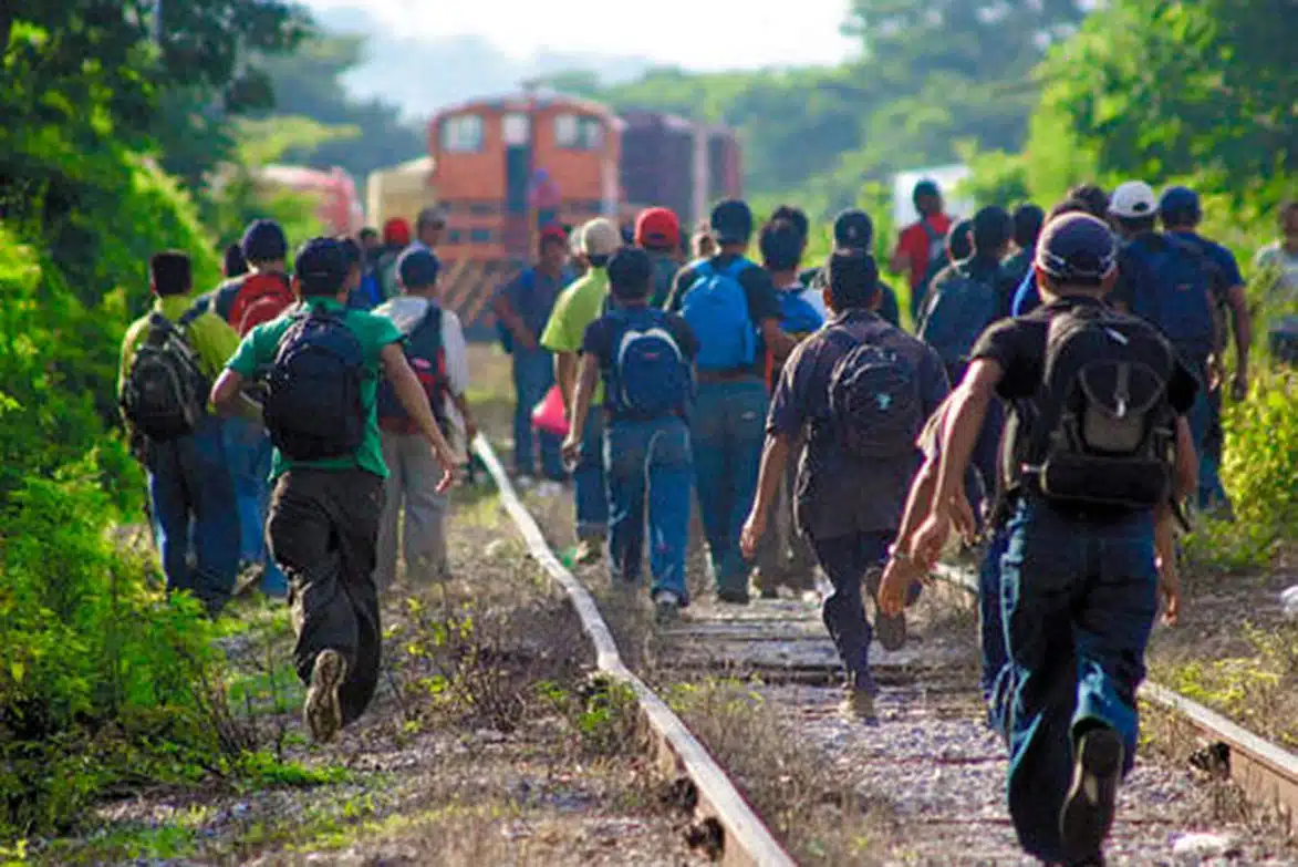 Migrantes en vía del Tren en México
