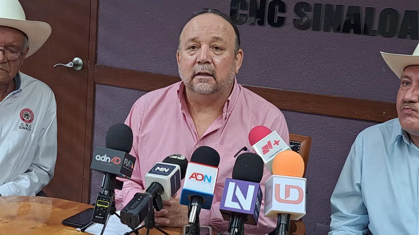 Miguel Ángel López con medios de prensa