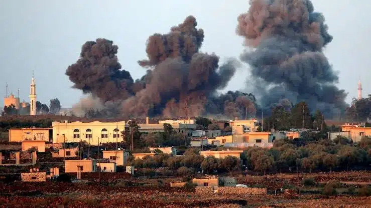 Mueren ocho soldados sirios por bombardeo israelí; acusan a Siria de atacar primero