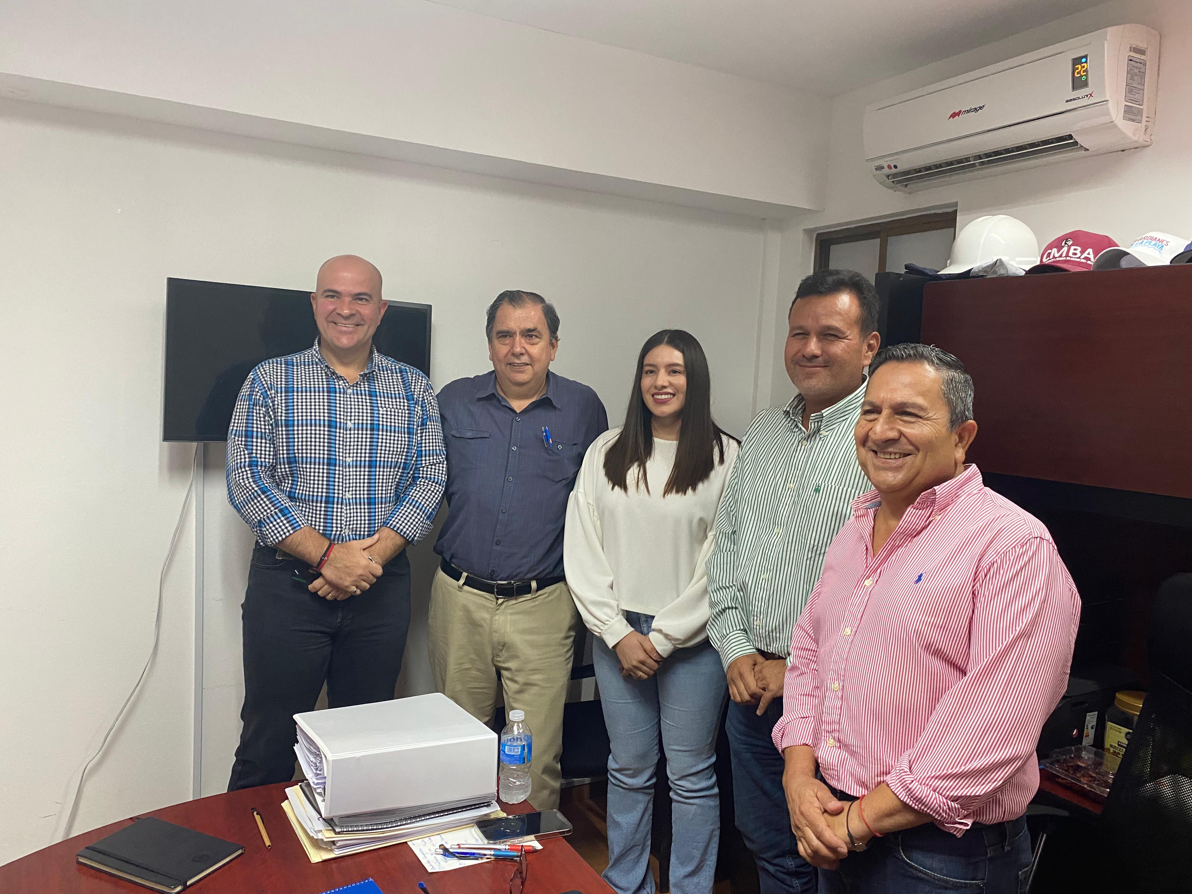 Secretario de Obras Públicas, Urbanismo y Ecología Jaime Barrera Romero, director de proyecto, Elevier Zamora Arellano, subsecretario de Obras Públicas, Antelmo Ríos Núñez y directora de Medio Ambiente y Desarrollo Urbano de Ahome, Karla Paola Alduenda Ortega.