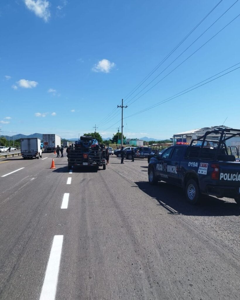 Policías en retén de Escuinapa