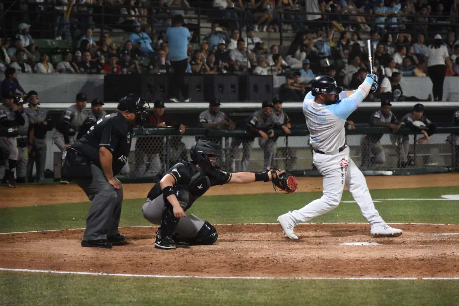 Orlando Piña conectó el imparable que le dio la victoria a Guasave, dejando en el terreno de juego a los Tomateros