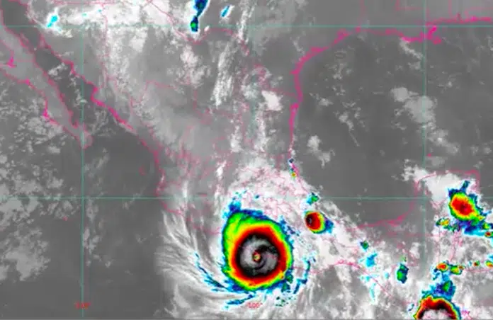 Otis toca tierra en Acapulco. SMN