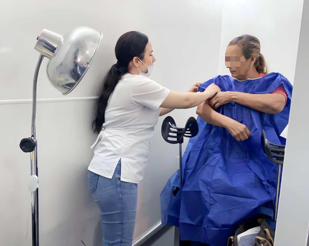 Paciente atendida en Unidad de Salud de la Mujer en Guamúchil