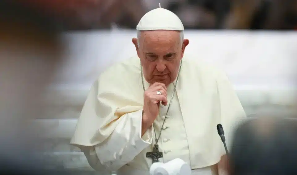 Papa Francisco condena ataques en Israel