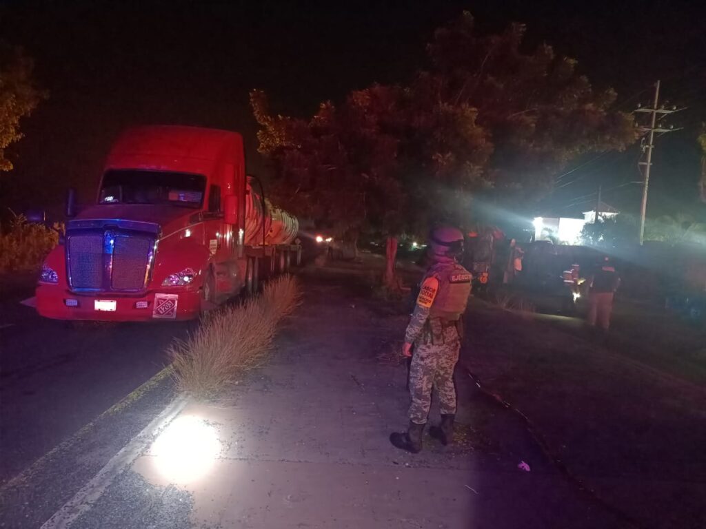 Pipa para transportar diesel de Mazatlán a Durango