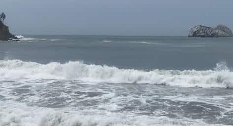 Continúan cerradas las playas de Mazatlán por 