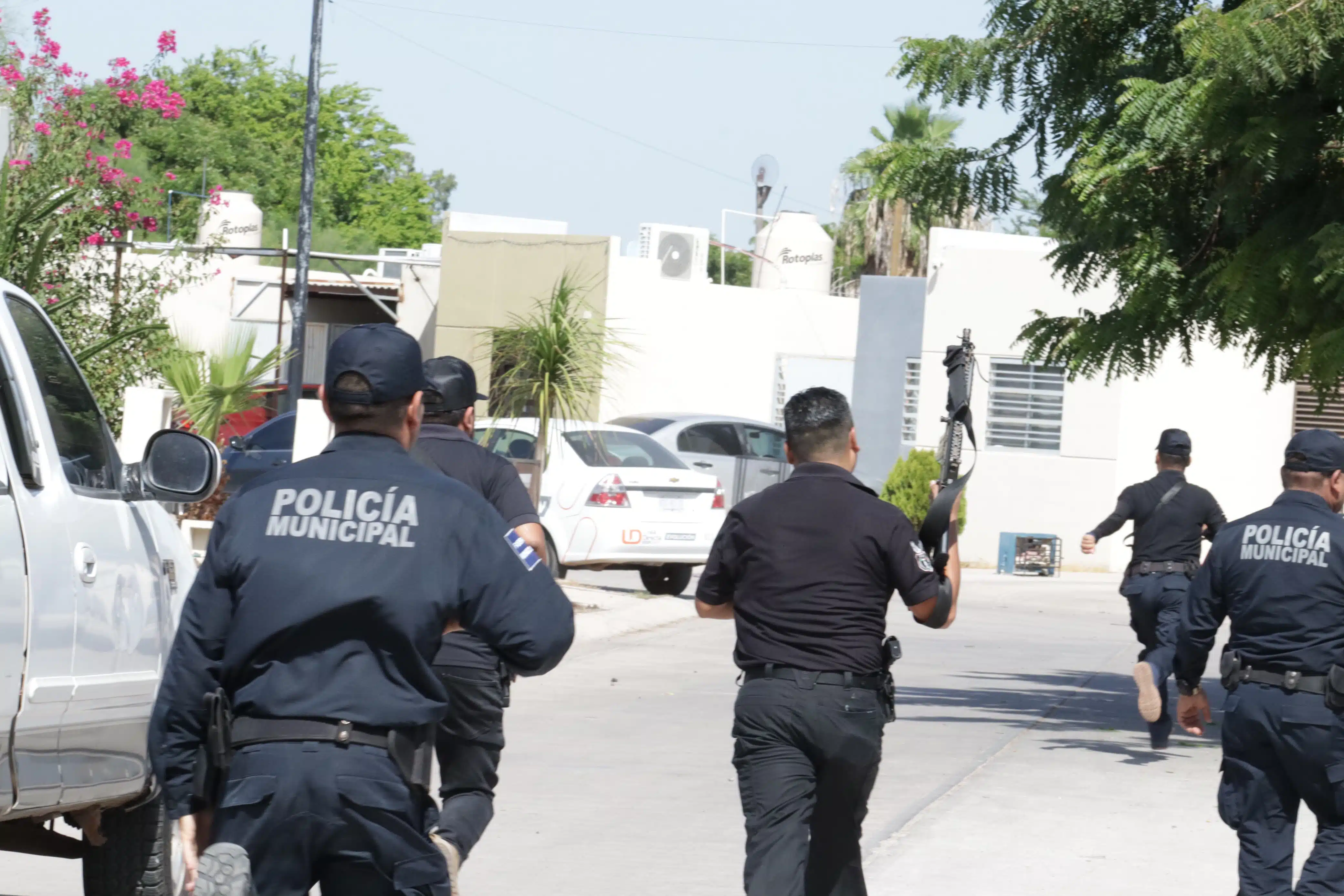 Policías Municipales en el lugar donde fue el infanticidio en Los Mochis