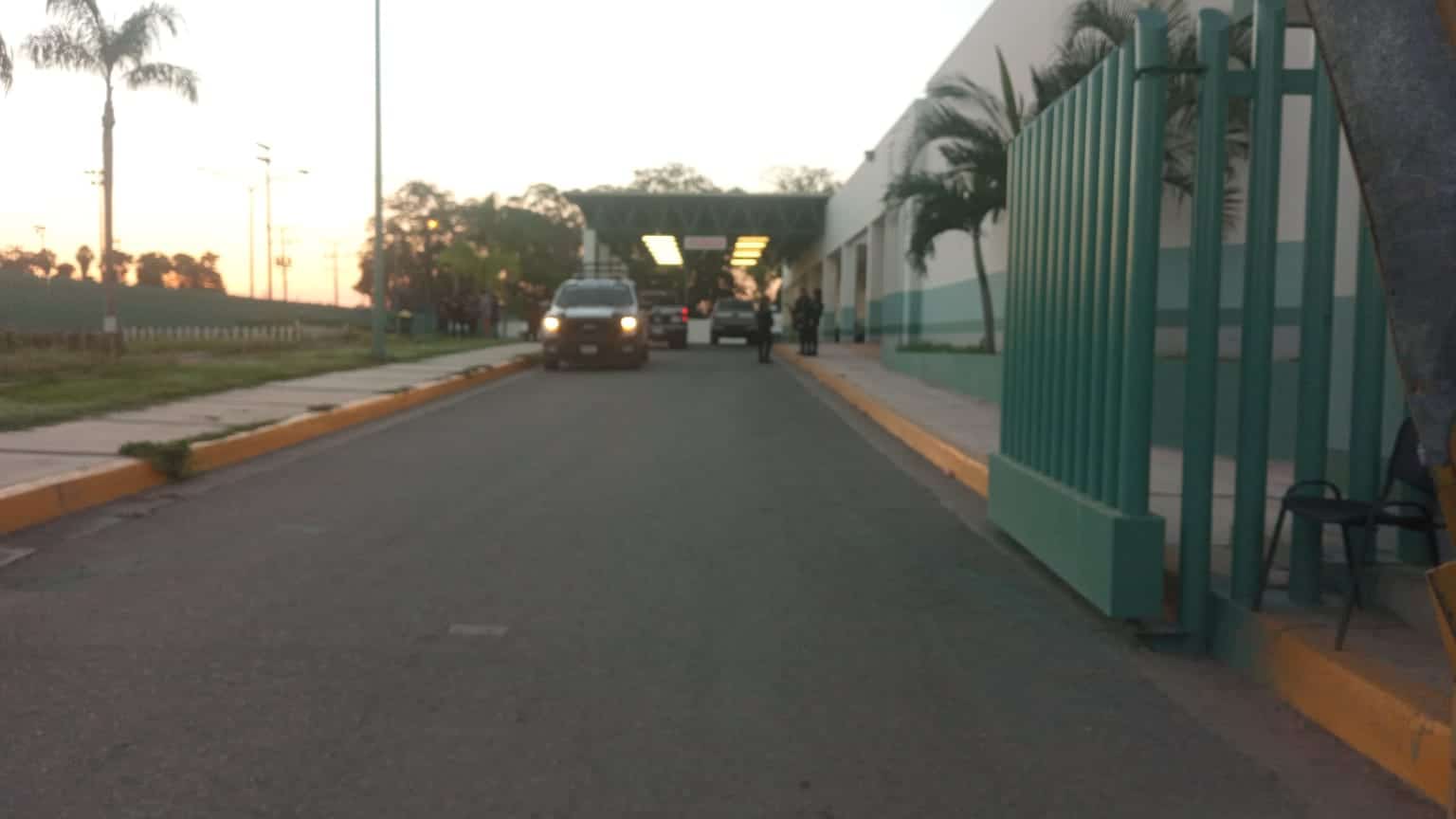 Policías en el hospital integral de Eldorado