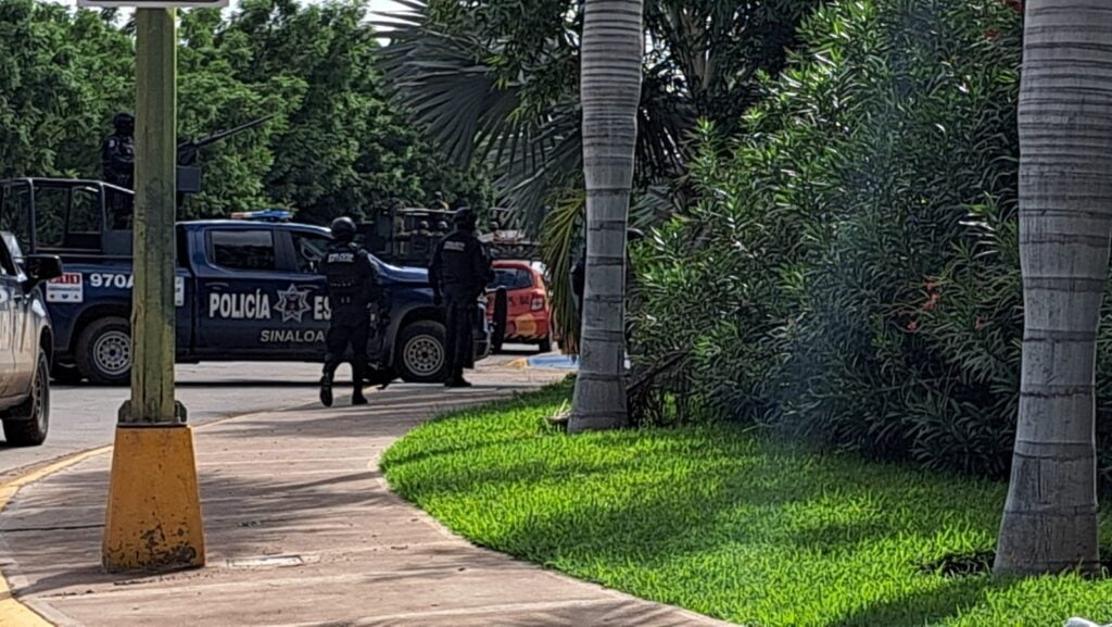 policías municipales, policías estatales y elementos de la Sedena en Colonia de Culiacán