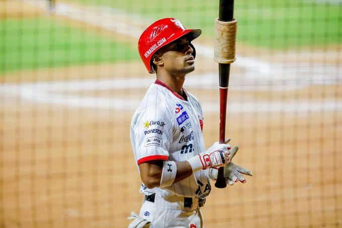 Randy Romero con bat