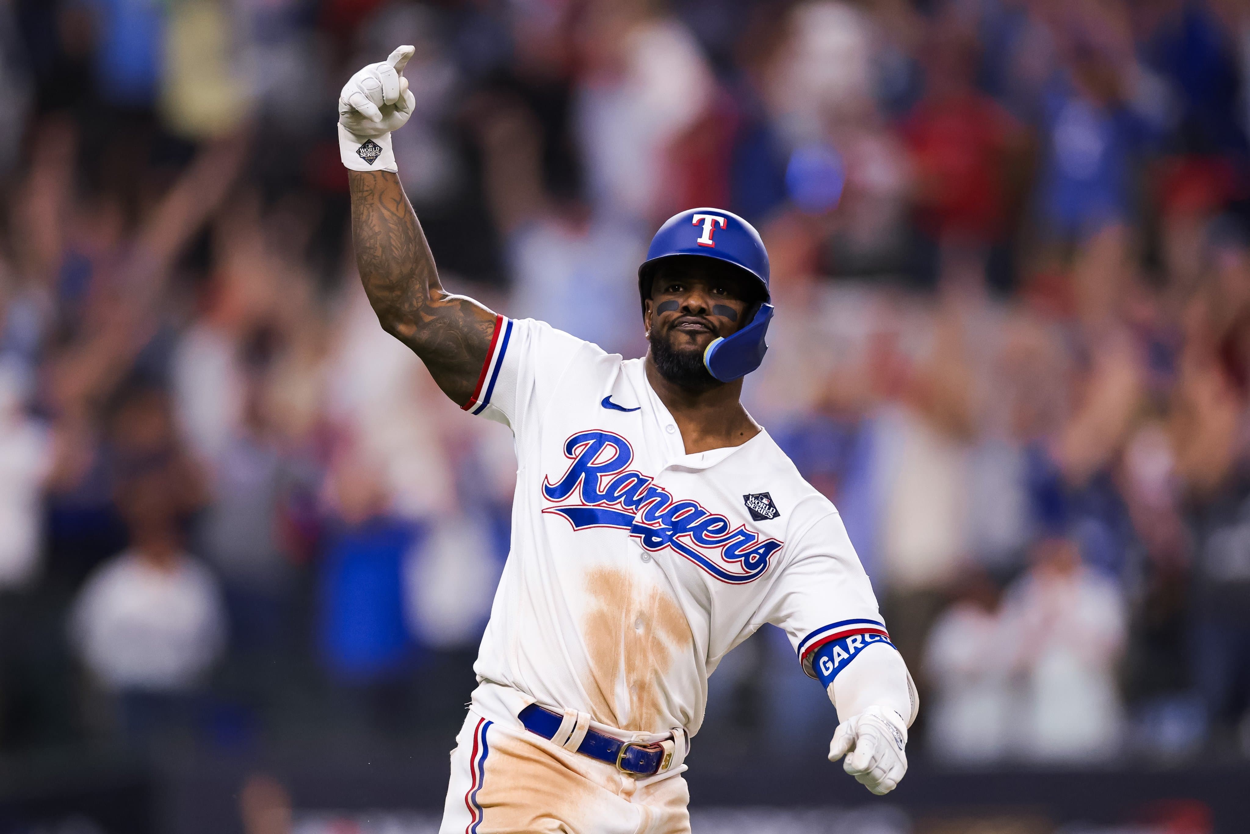Los texanos se apuntaron la victoria de 6-5 para tomar ventaja en la serie por la corona de las Grandes Ligas.