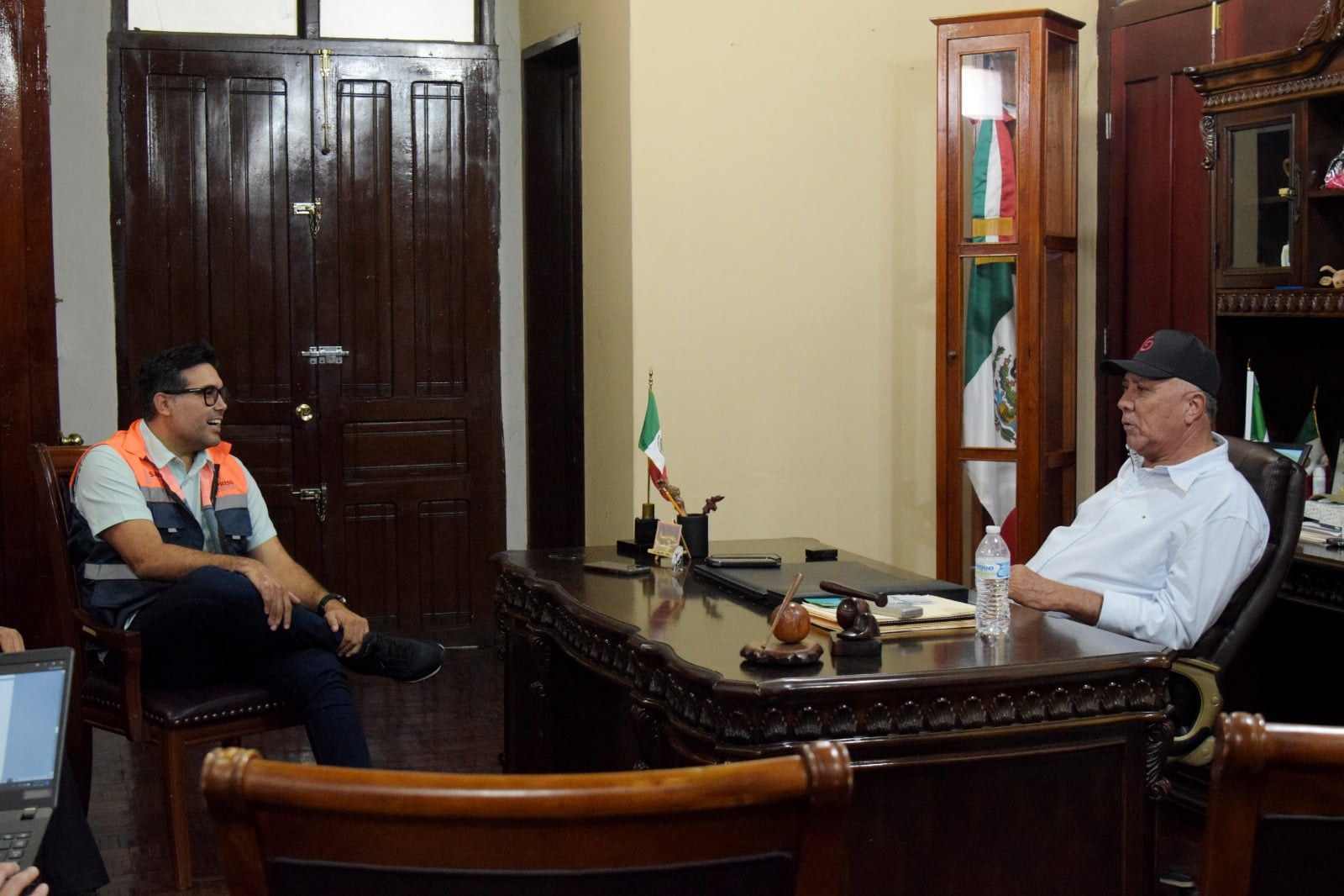 Reunión entre el nuevo titular de Coepriss, Cuauhtémoc Chacón Mendoza y el presidente municipal de El Fuerte, Gildardo Leyva Ortega.
