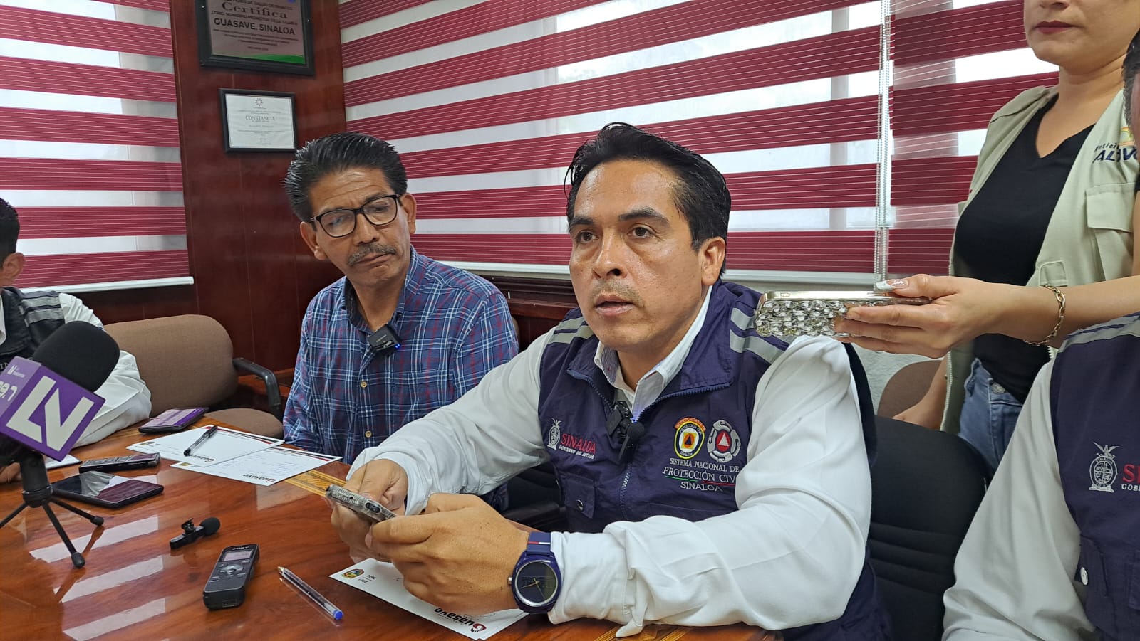 Roy Navarrete Cuevas con medios